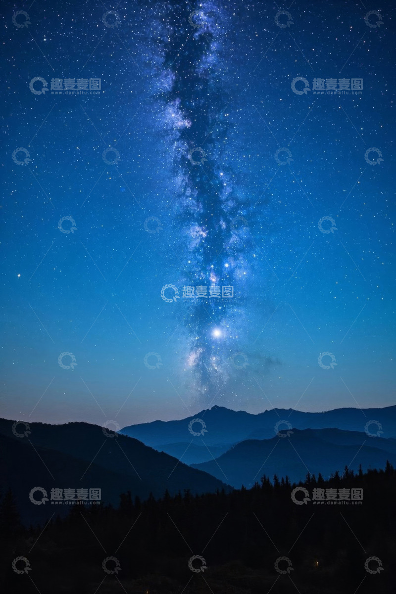 高清大图下载【趣麦麦图】夜空下山脉与银河景象