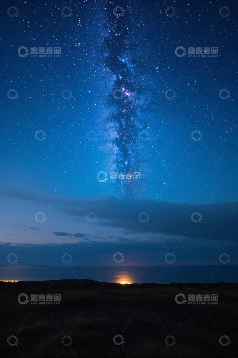 高清大图下载【趣麦麦图】夜空下的银河系与地平线景观