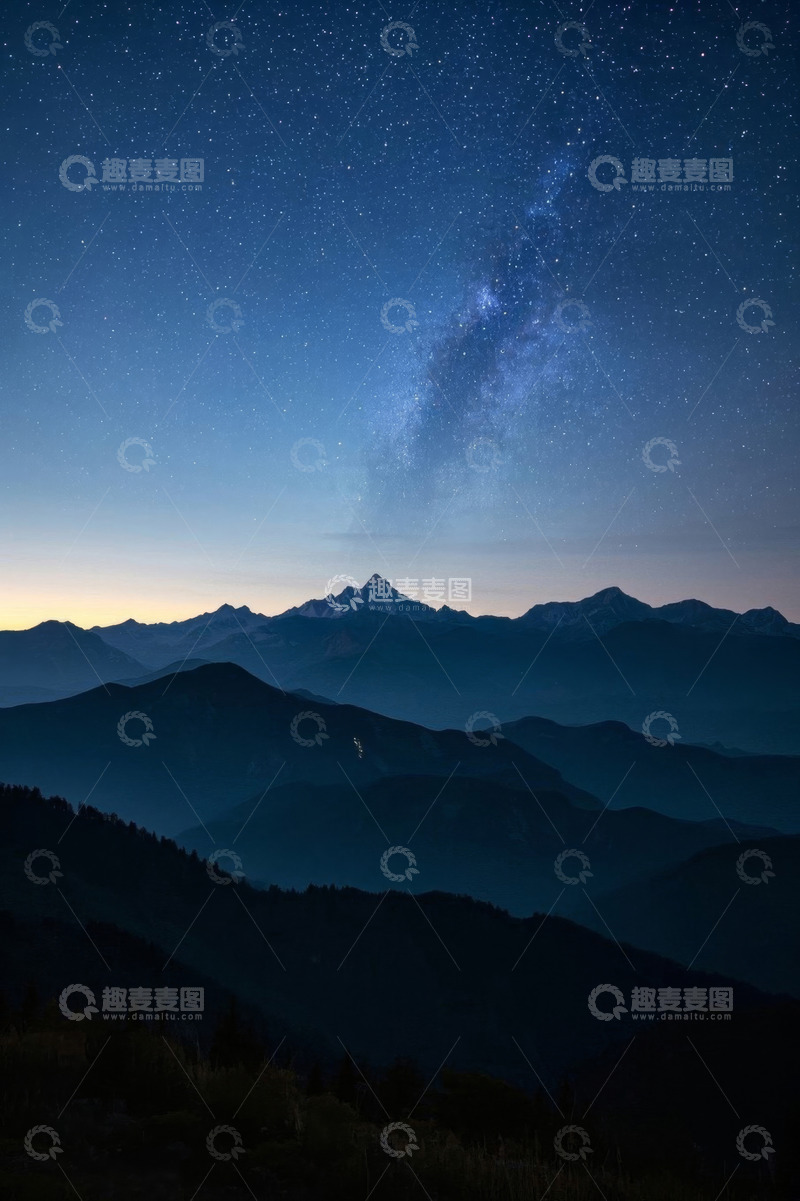 高清大图下载【趣麦麦图】星空下的连绵山脉景观