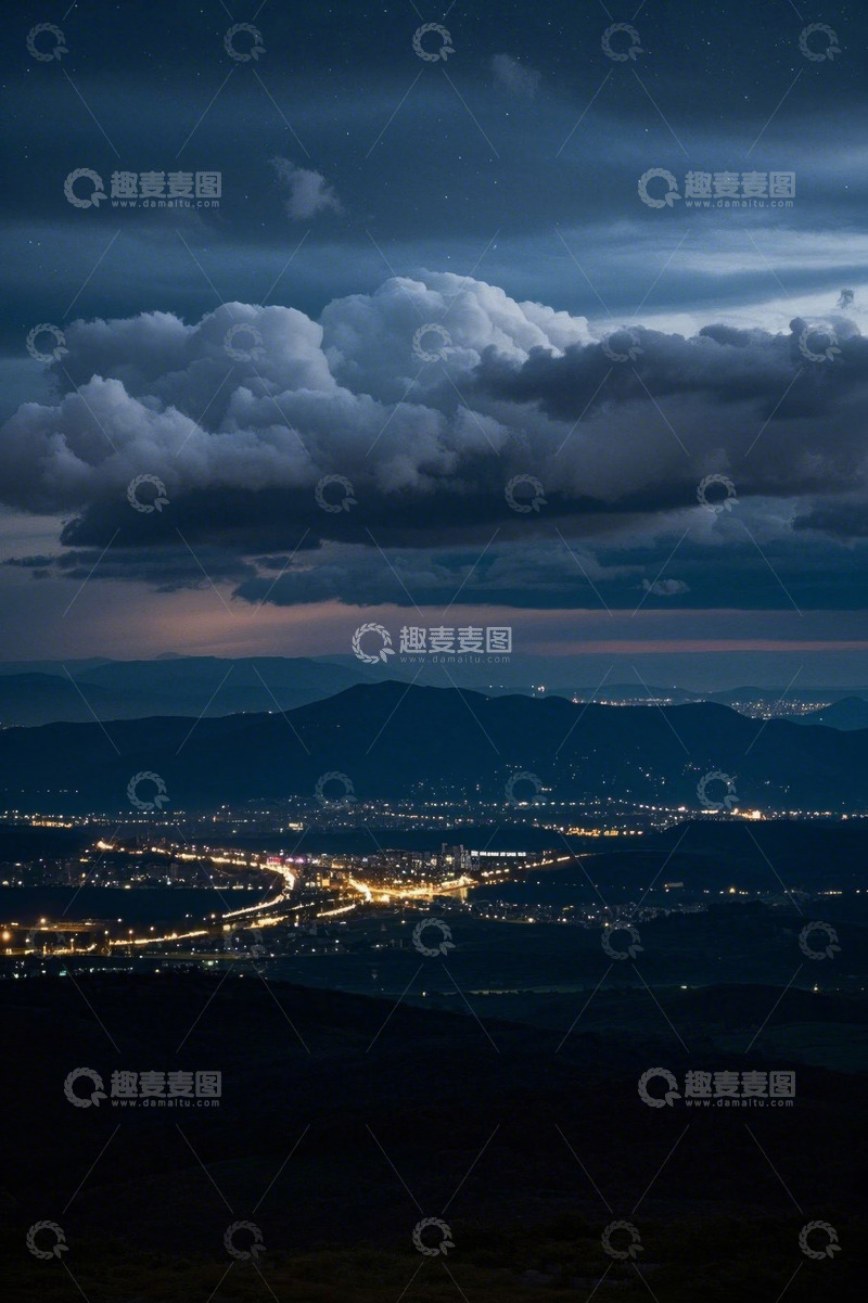 高清大图下载【趣麦麦图】夜晚山间城市与云海景观