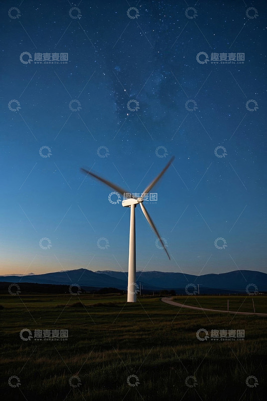 旷野星空下的风力发电机