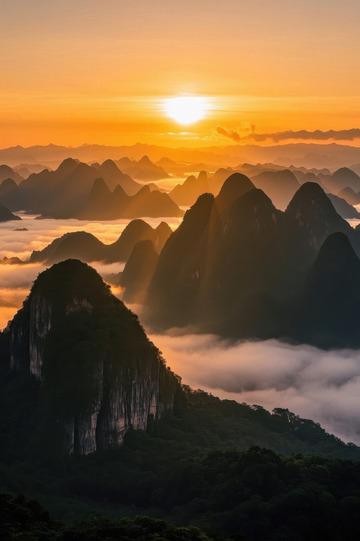 桂林山间日出云海景观