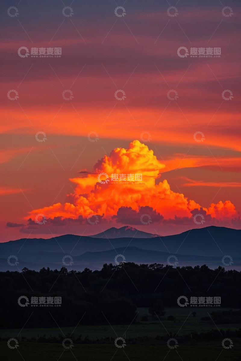 高清大图下载【趣麦麦图】日落时分天边壮丽的云彩