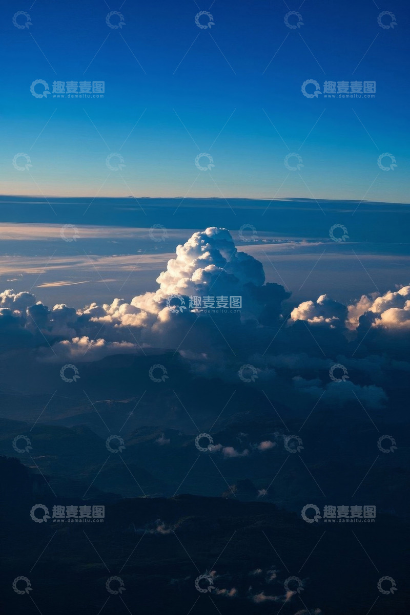 高清大图下载【趣麦麦图】高空俯瞰壮丽云层与蓝天