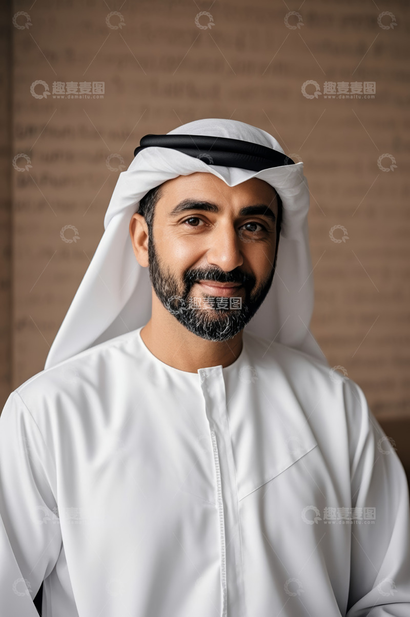 高清大图下载【趣麦麦图】身着传统服饰的阿拉伯男子