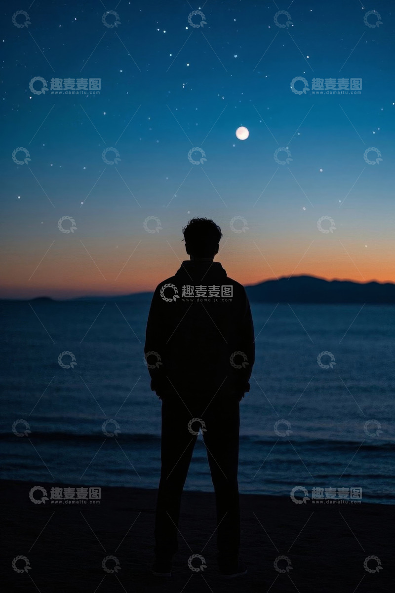 高清大图下载【趣麦麦图】男子海边月夜下的剪影
