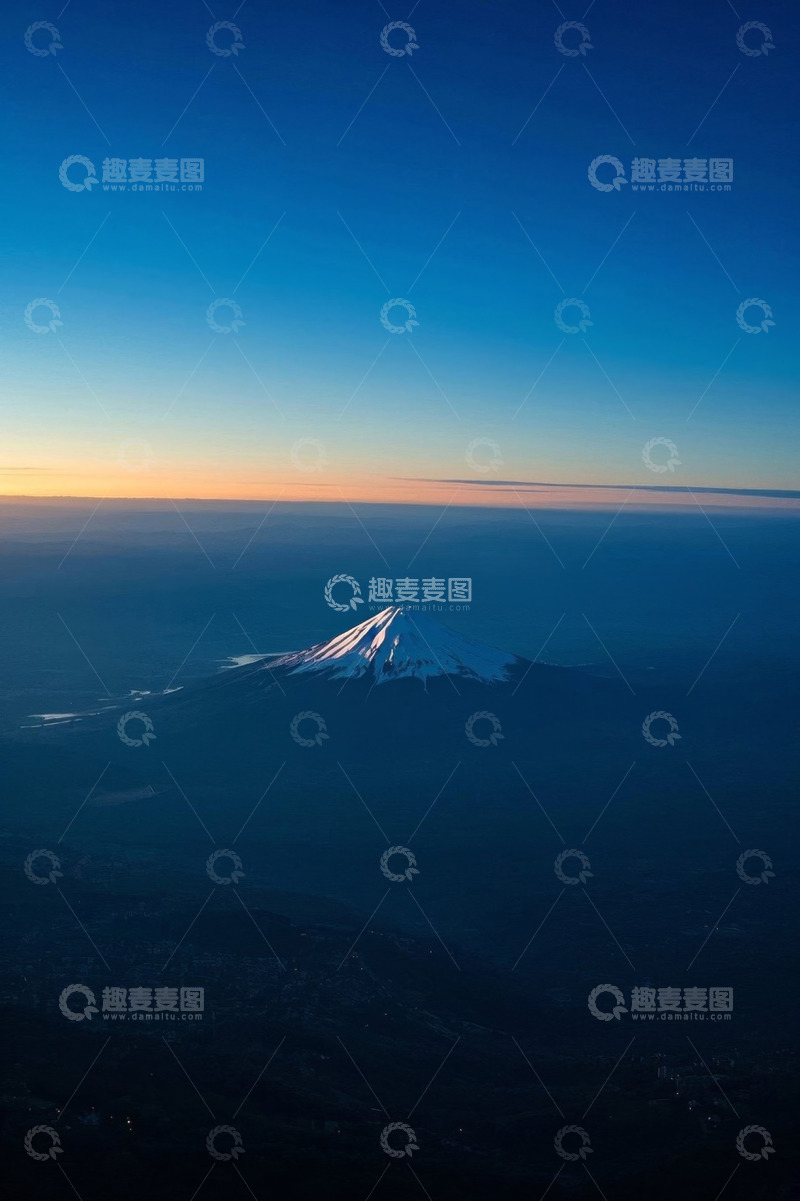 高清大图下载【趣麦麦图】航拍富士山与天空景观
