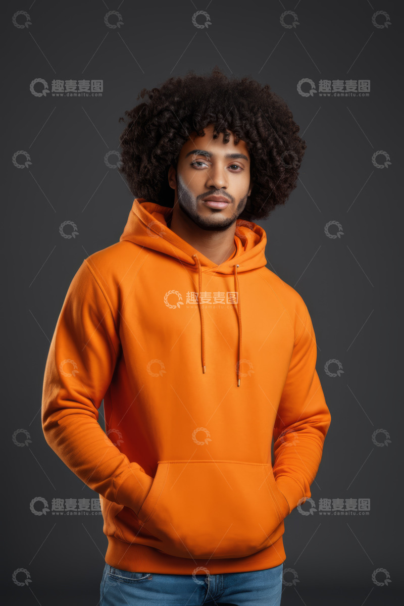 高清大图下载【趣麦麦图】穿着橙色连帽衫的男子肖像
