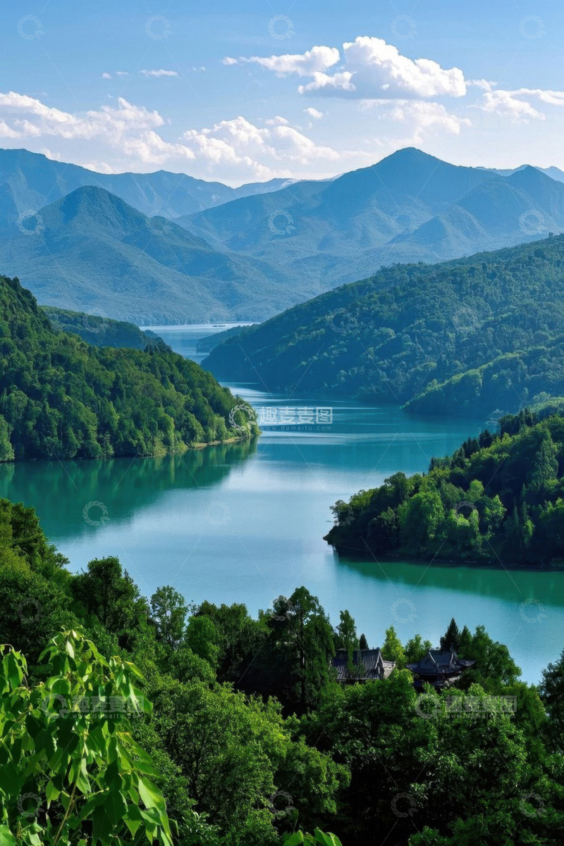 高清大图下载【趣麦麦图】青山环绕的湖泊风光