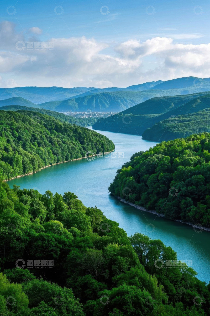 高清大图下载【趣麦麦图】青山环绕的河流风景