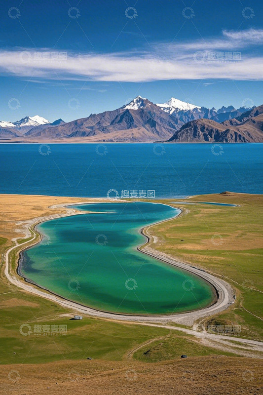 高山湖泊自然风光航拍全景