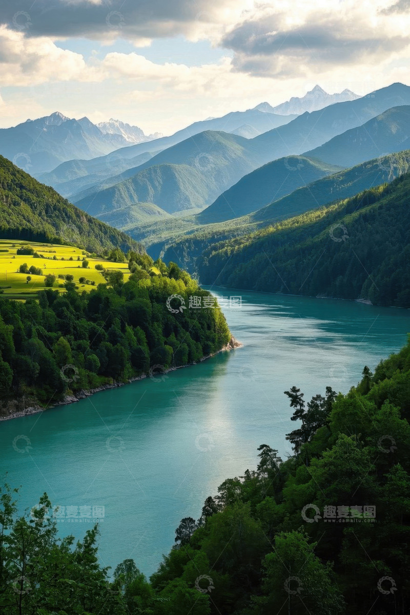 高清大图下载【趣麦麦图】山间河流与葱郁山林景观