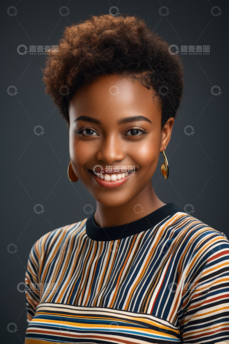 高清大图下载【趣麦麦图】微笑的非洲裔女性肖像