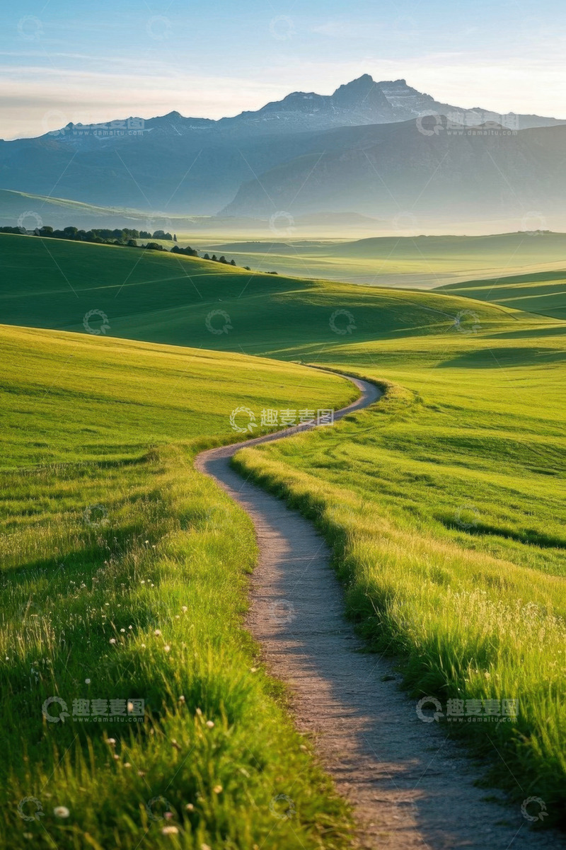 高清大图下载【趣麦麦图】绿色原野中的蜿蜒小路