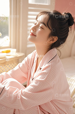 居家休闲的亚洲女性