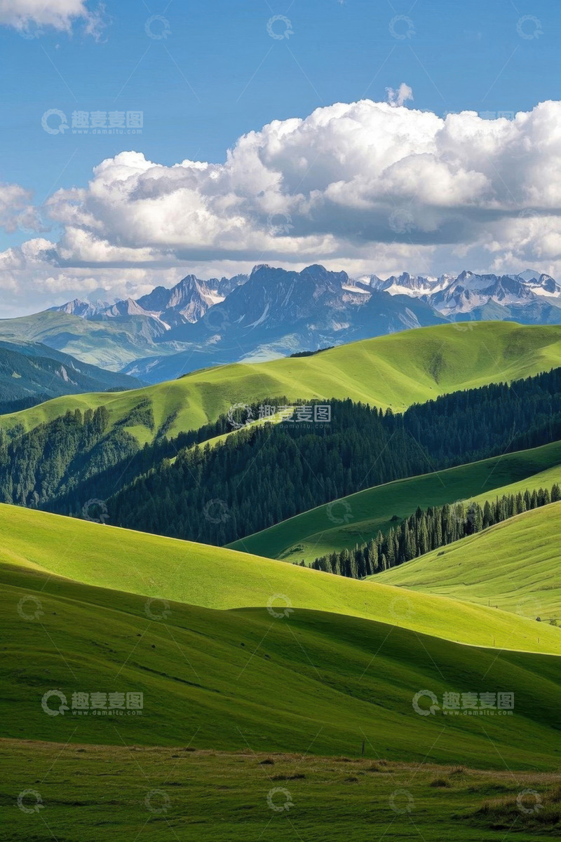高清大图下载【趣麦麦图】草原山林与远处雪山风景