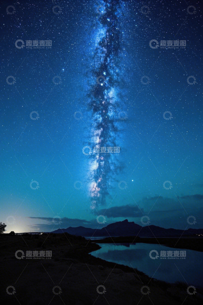 高清大图下载【趣麦麦图】夜空下湖泊与银河景观