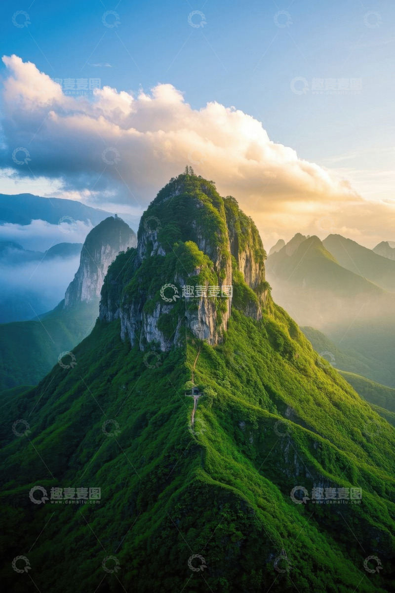 高清大图下载【趣麦麦图】青山云海中的孤立山峰