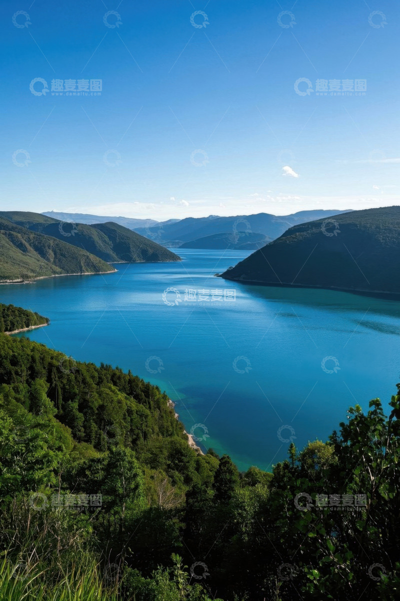高清大图下载【趣麦麦图】蓝湖青山自然风光全景
