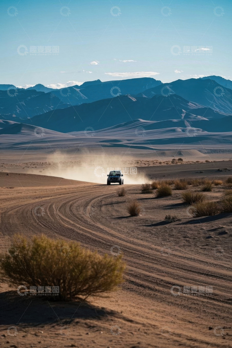 高清大图下载【趣麦麦图】沙漠中行驶的越野车