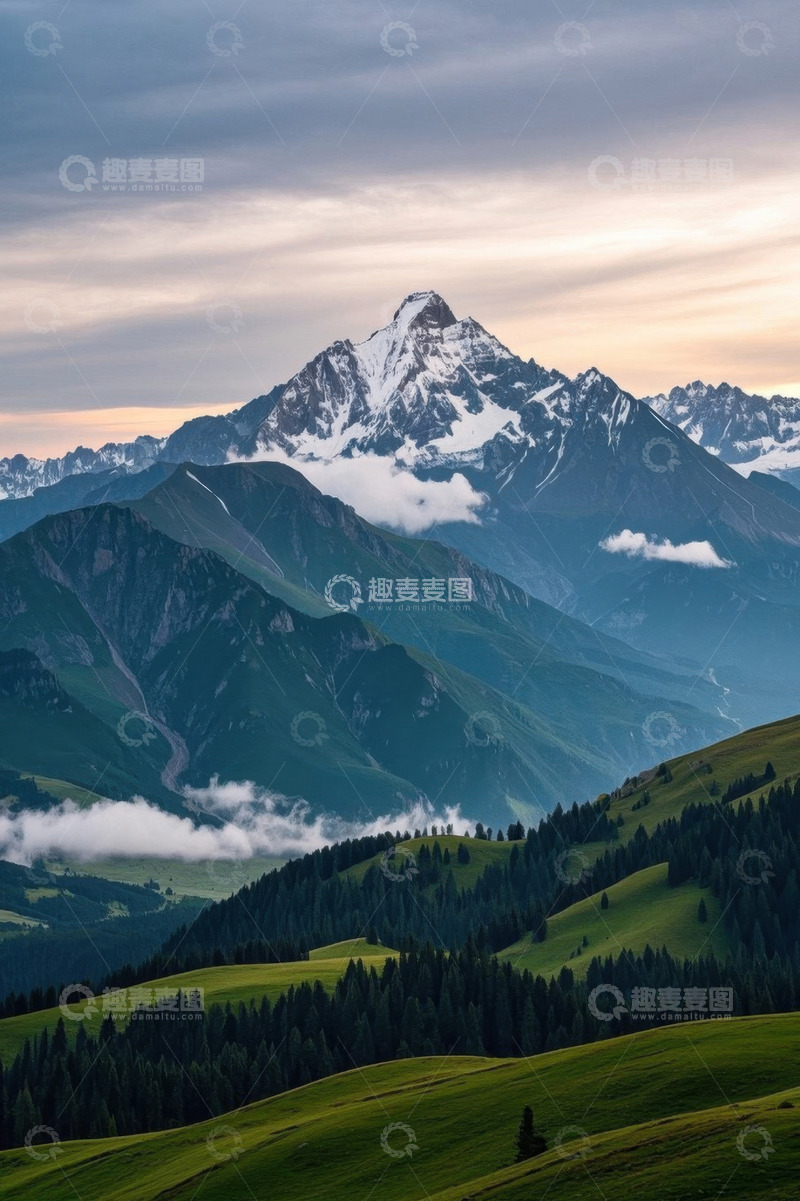 高清大图下载【趣麦麦图】雪山云海下的绿色山峦风光