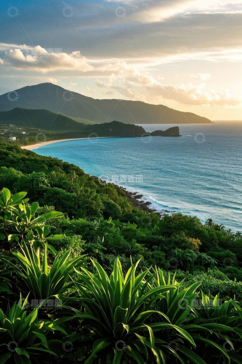 高清大图下载【趣麦麦图】海岸边山峦与绿植风景