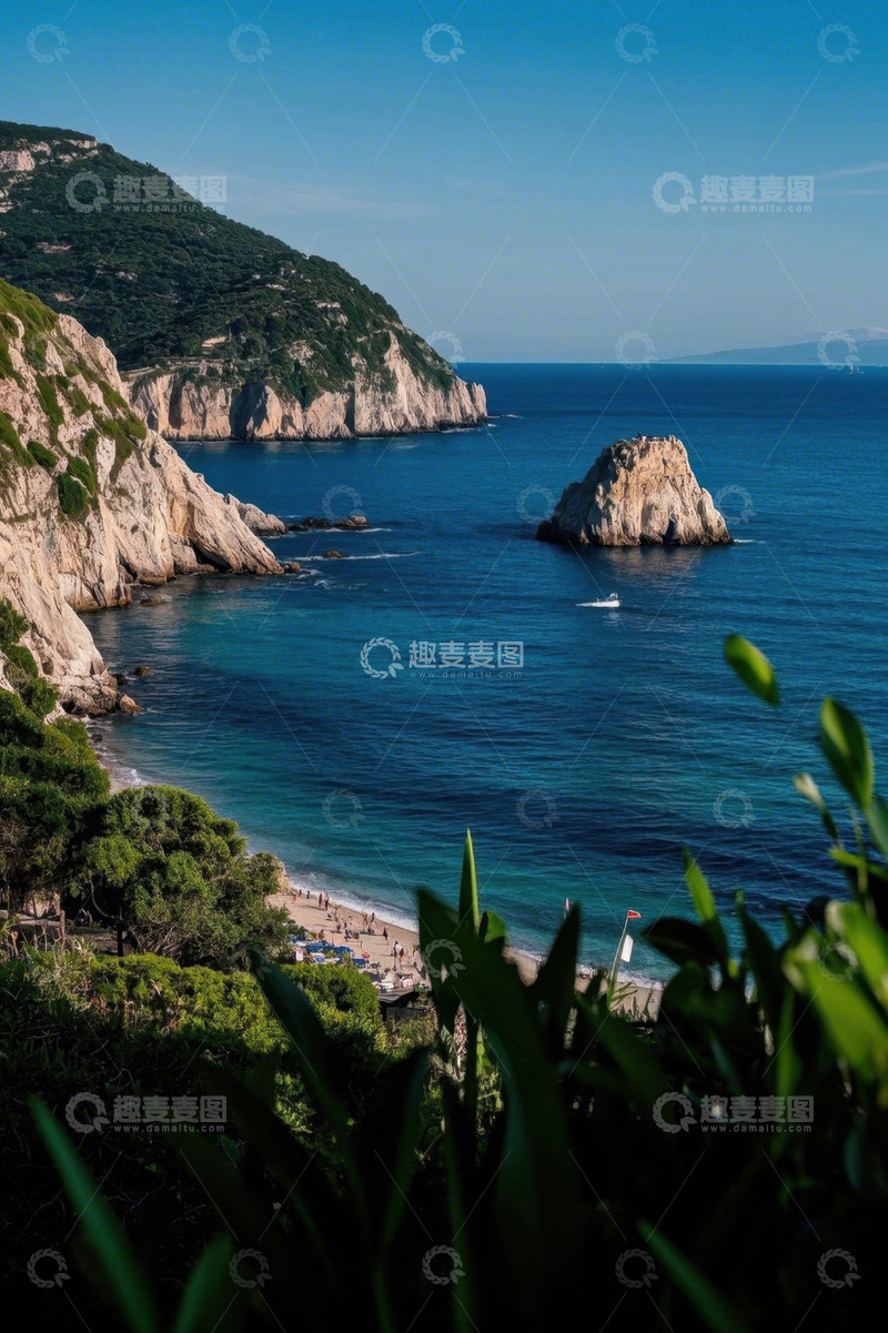 高清大图下载【趣麦麦图】海岸边山峦与蓝色海水风景