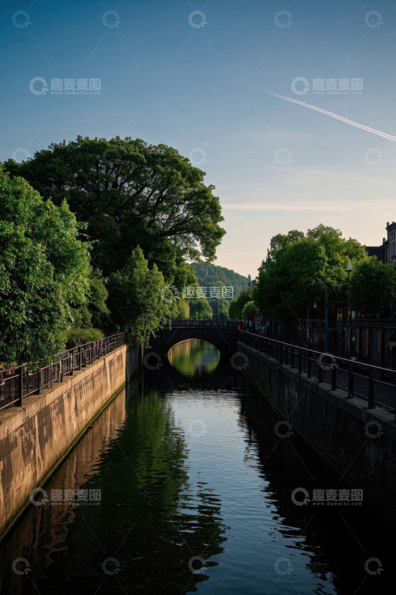 高清大图下载【趣麦麦图】河畔绿树环绕的拱桥景观
