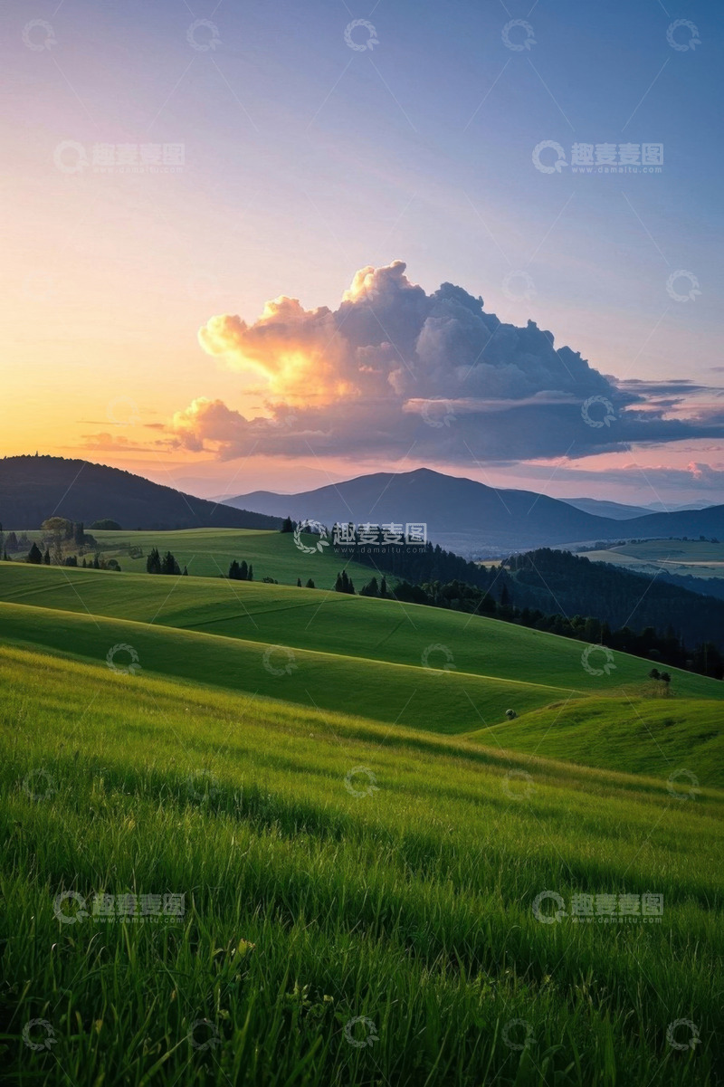 高清大图下载【趣麦麦图】黄昏时分的绿色山丘风景