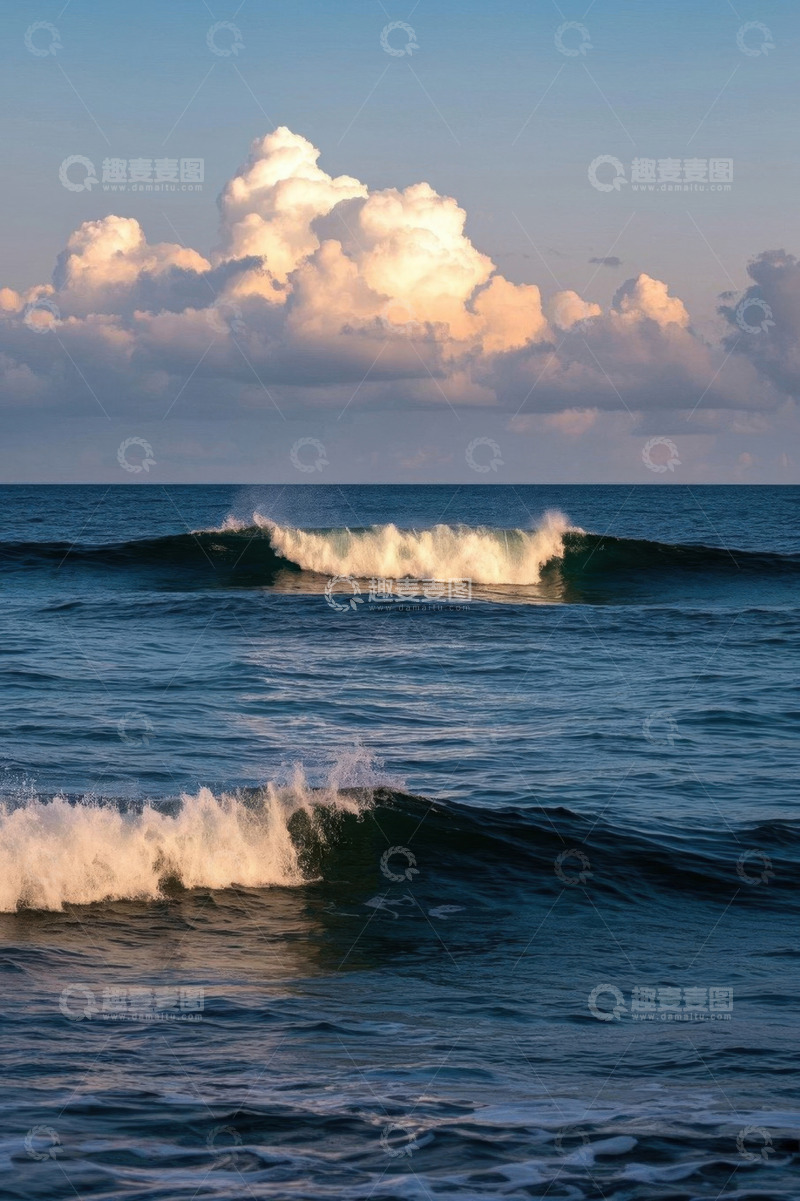 高清大图下载【趣麦麦图】海上白云与翻涌波浪景象