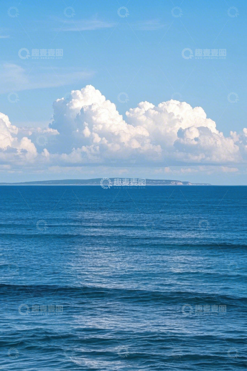 高清大图下载【趣麦麦图】蓝色海洋与白云天空景象