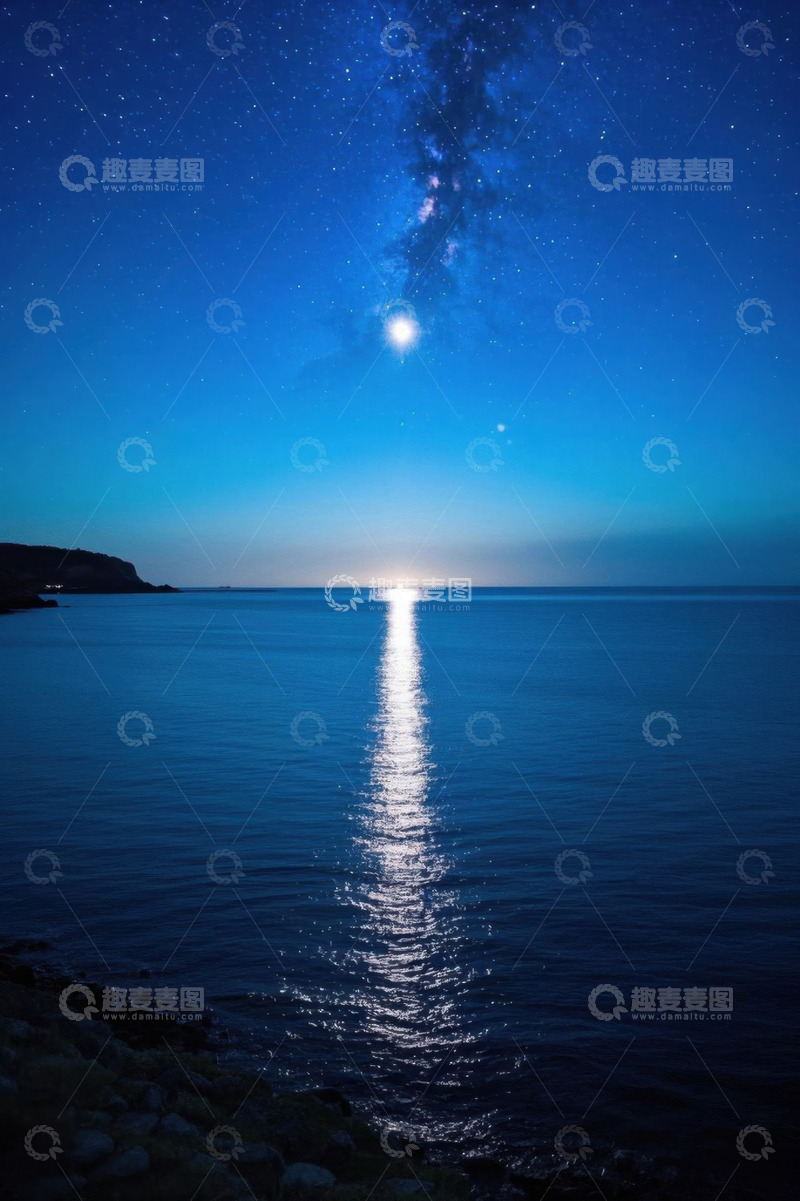 高清大图下载【趣麦麦图】月夜下的海面与星空景观