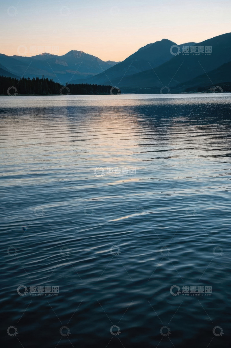 高清大图下载【趣麦麦图】湖畔山景自然风光
