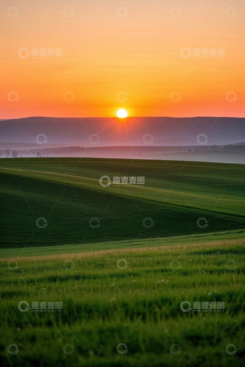 高清大图下载【趣麦麦图】绿色田野上的日落景象