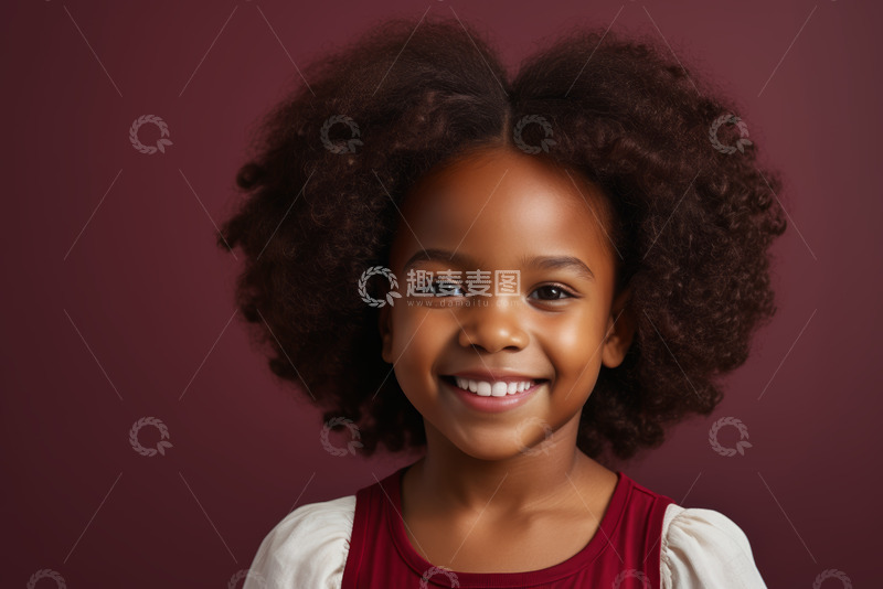 高清大图下载【趣麦麦图】微笑的非洲裔小女孩肖像