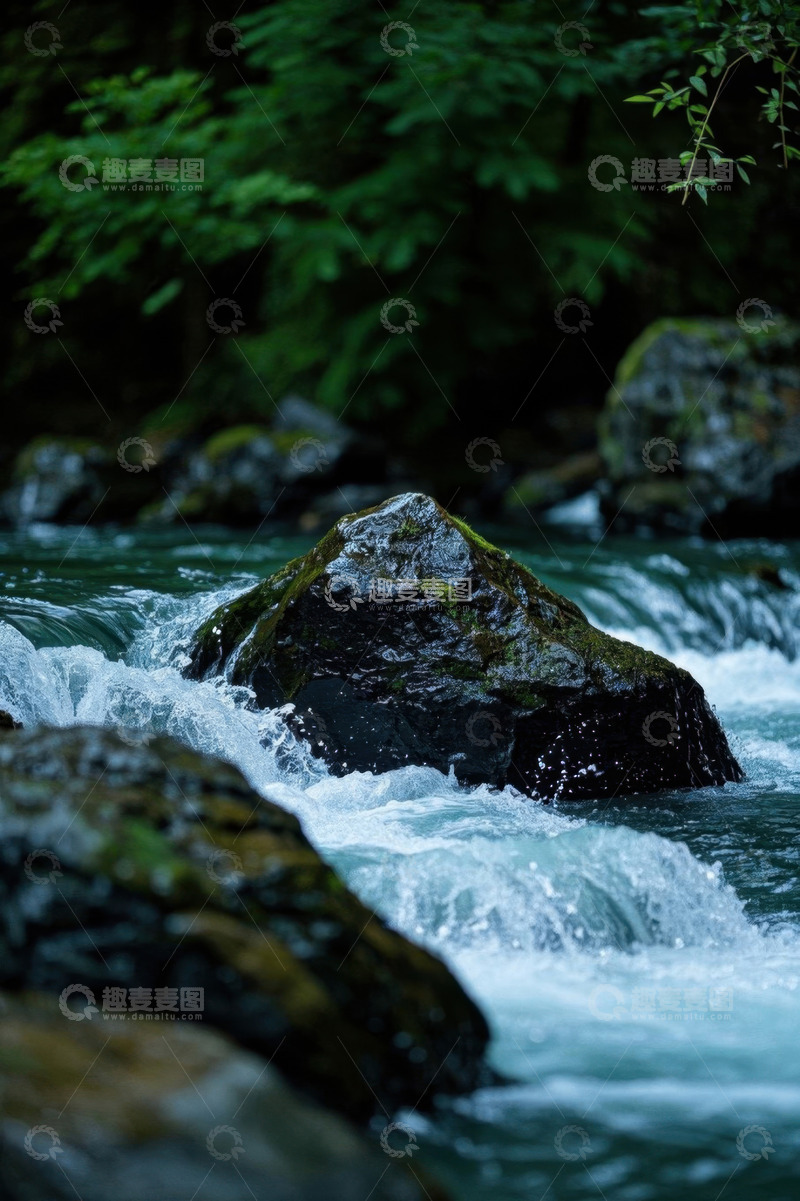 高清大图下载【趣麦麦图】山间溪流中的岩石与流水