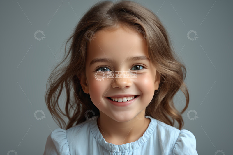 高清大图下载【趣麦麦图】微笑小女孩正面肖像