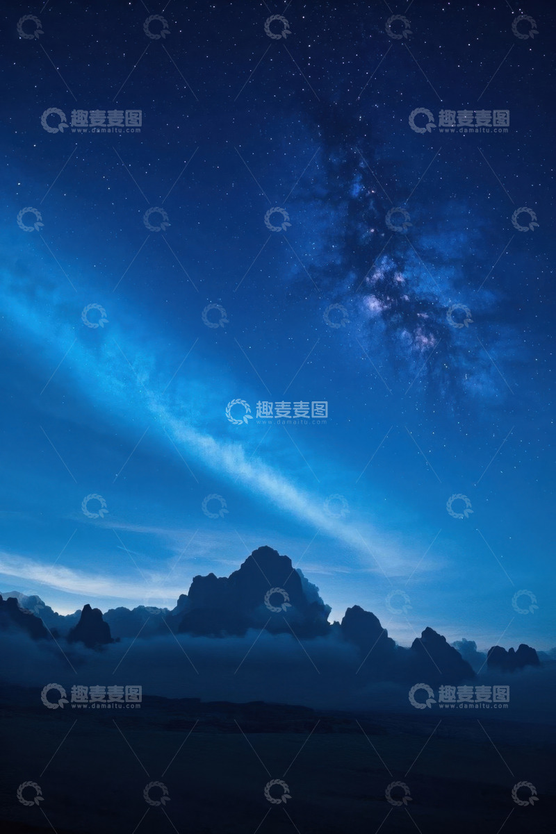 高清大图下载【趣麦麦图】夜空下的山脉与银河景象