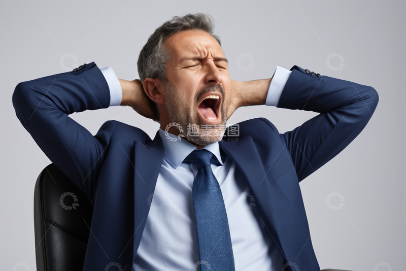 高清大图下载【趣麦麦图】商务男士工作中打哈欠场景