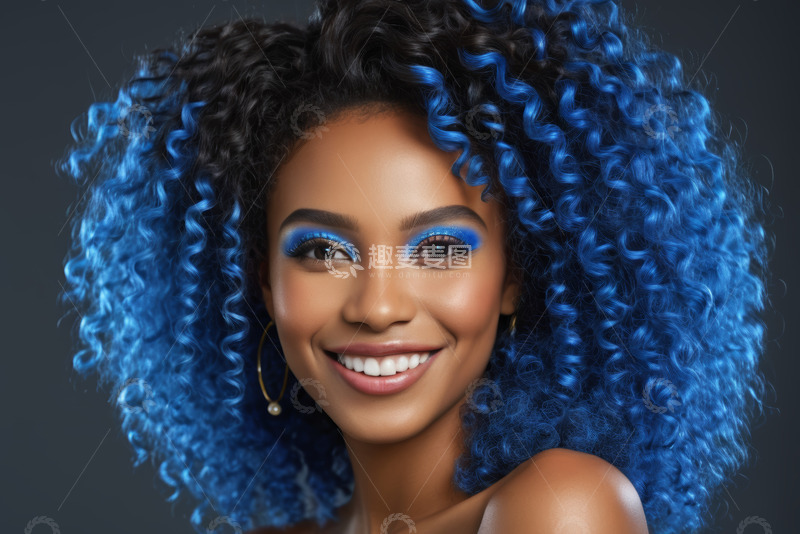 高清大图下载【趣麦麦图】蓝发女子微笑肖像