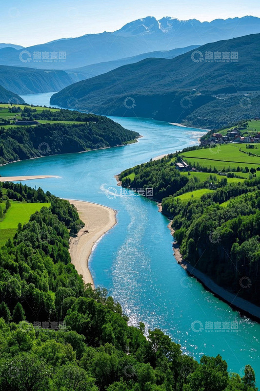 山间河流自然风光全景