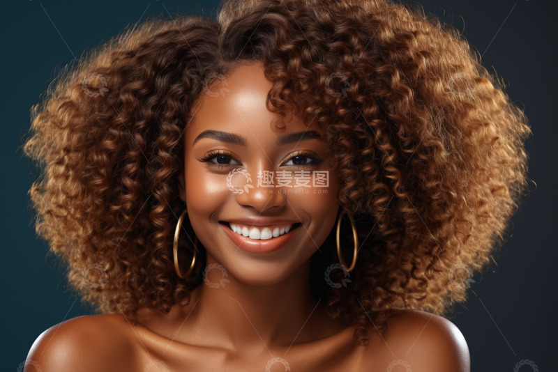 高清大图下载【趣麦麦图】微笑的非洲裔女性肖像