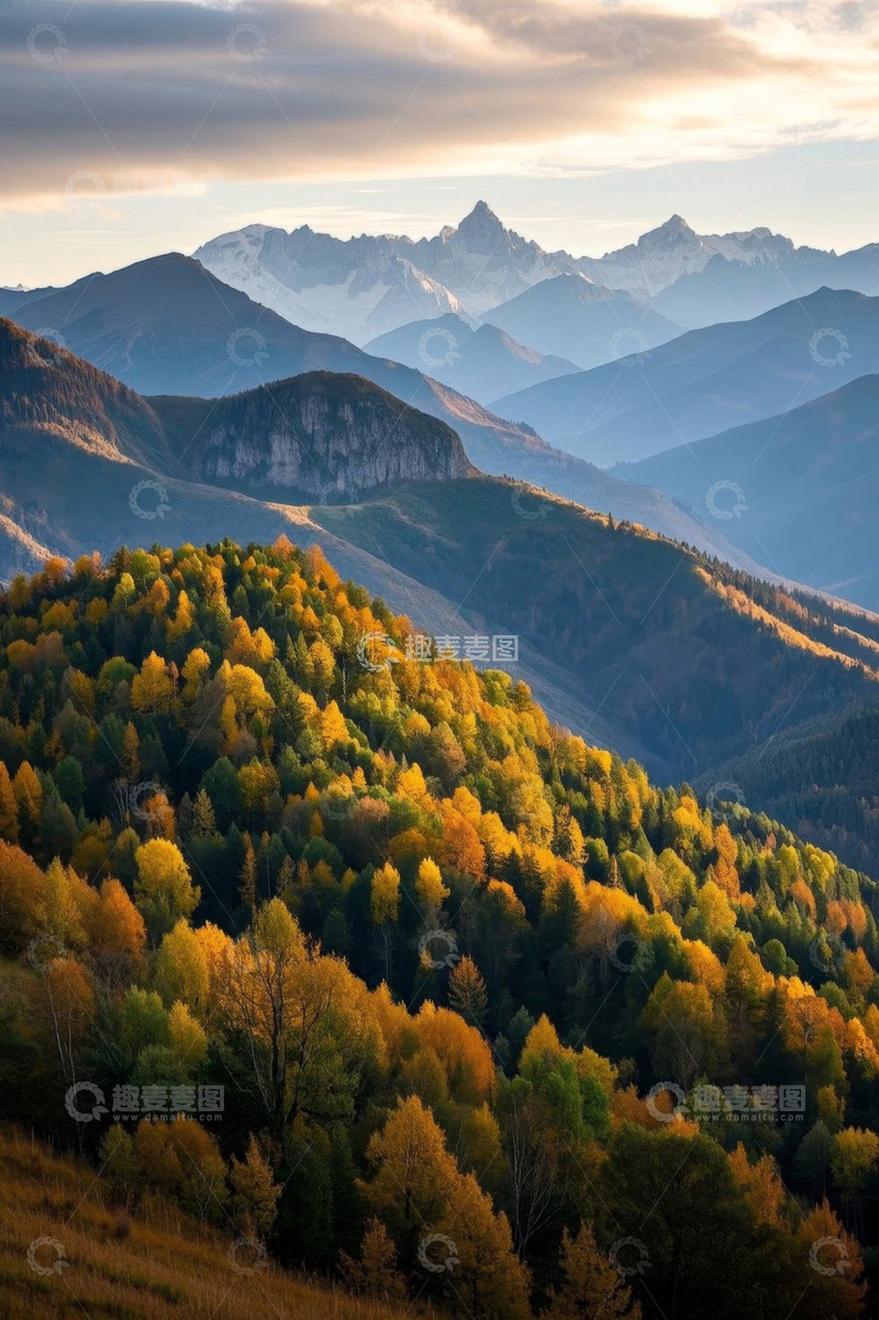 高清大图下载【趣麦麦图】秋日山林与远处雪山风景