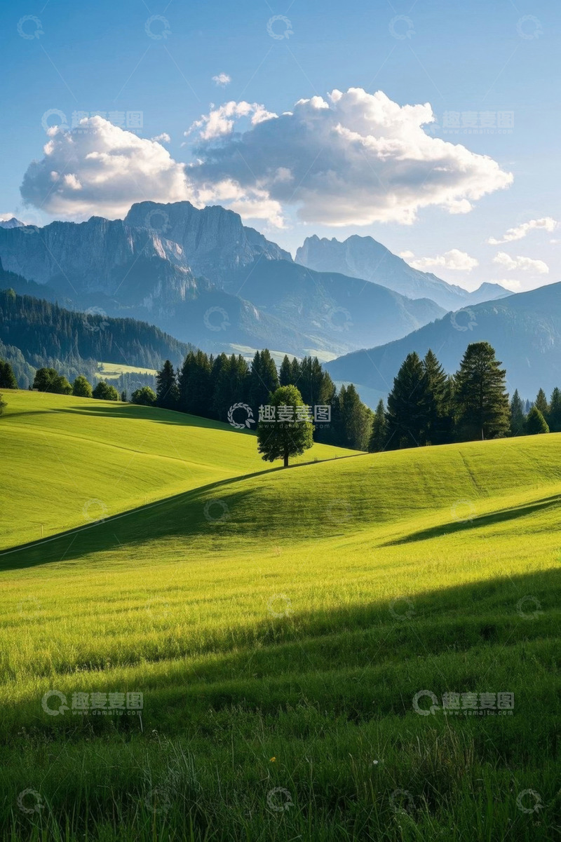 高清大图下载【趣麦麦图】绿色草原与远处山峦风景