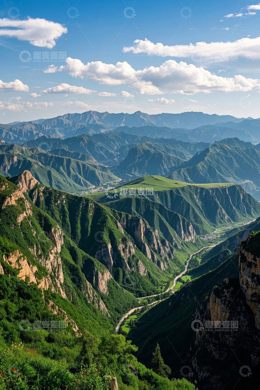 青山连绵的户外自然风光
