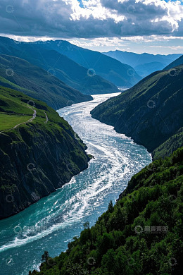 山谷间河流自然风光