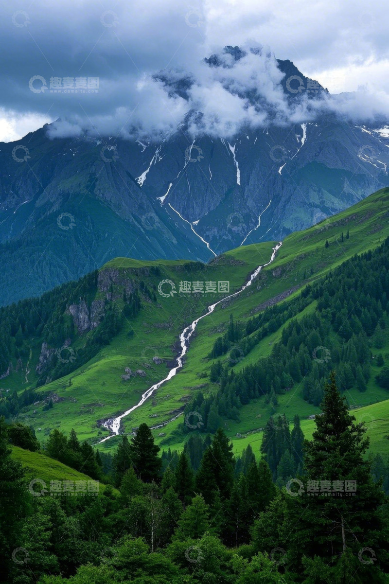 高清大图下载【趣麦麦图】青山绿林环绕的巍峨高山景观