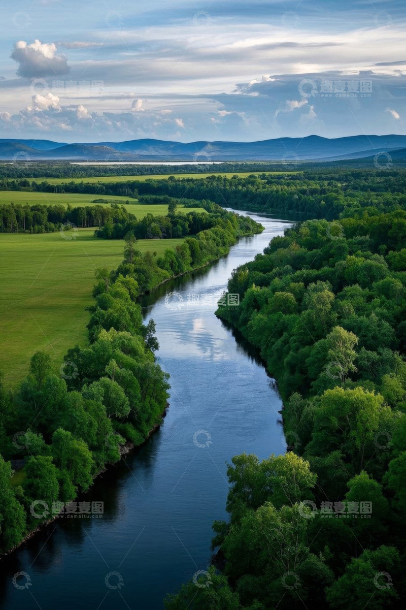高清大图下载【趣麦麦图】河流穿越森林与草原的风光