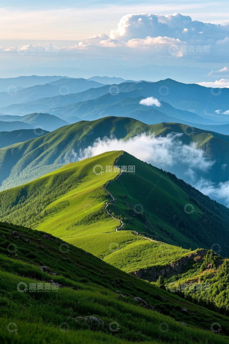 高清大图下载【趣麦麦图】绿色山峦与山间蜿蜒小路