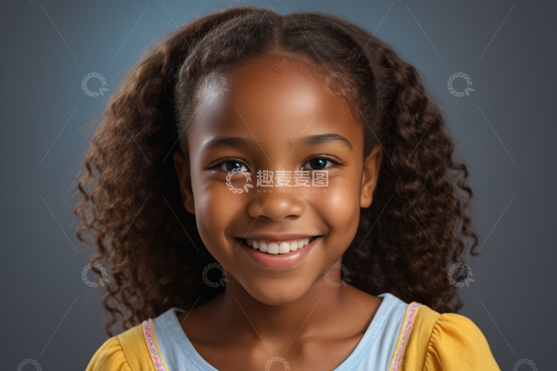 高清大图下载【趣麦麦图】微笑的非洲裔小女孩肖像
